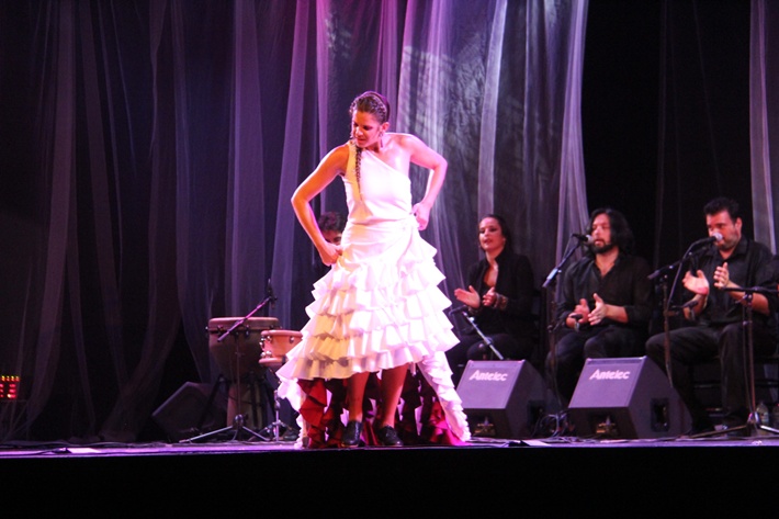 La bailaora sexitana Christina Matas Pags presenta con xito en Almucar su espectculo flamenco 'Bellatrices'